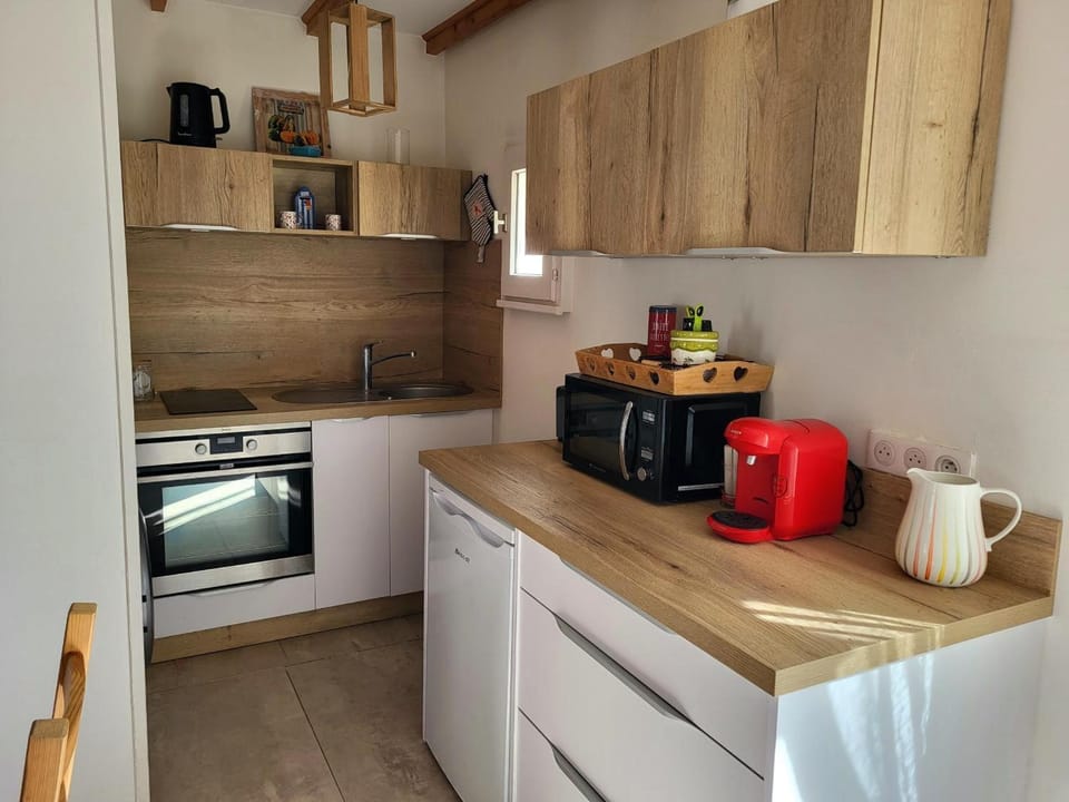 Kitchen or kitchenette, Living room