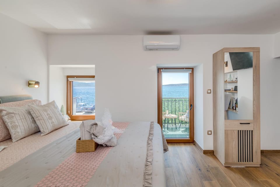 Bed, Bedroom, Sea view, air conditioner