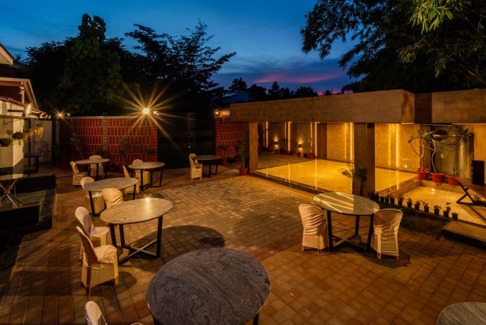 Night, Seating area