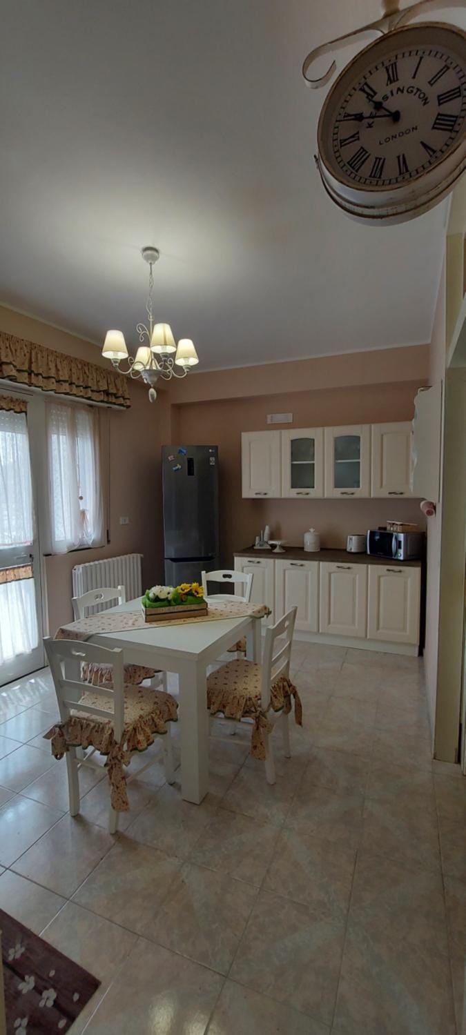 Kitchen or kitchenette, Dining area, minibar, pet friendly, stove