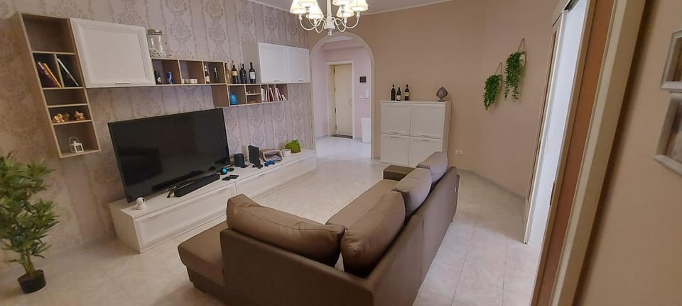 TV and multimedia, Living room, Seating area, Evening entertainment