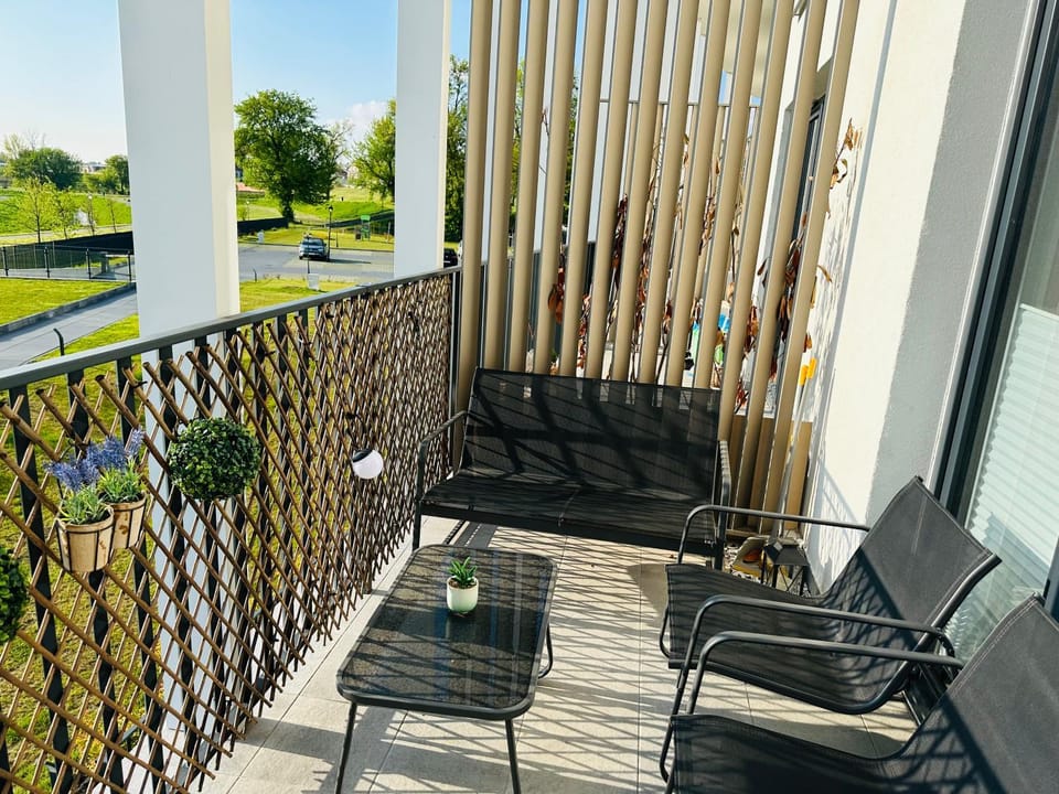 View (from property/room), Balcony/Terrace, Seating area