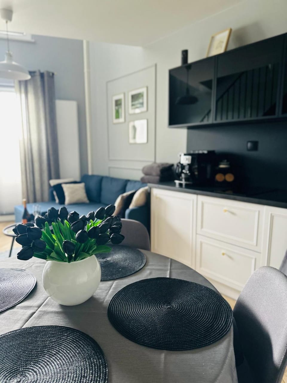 TV and multimedia, Kitchen or kitchenette, Living room, Seating area