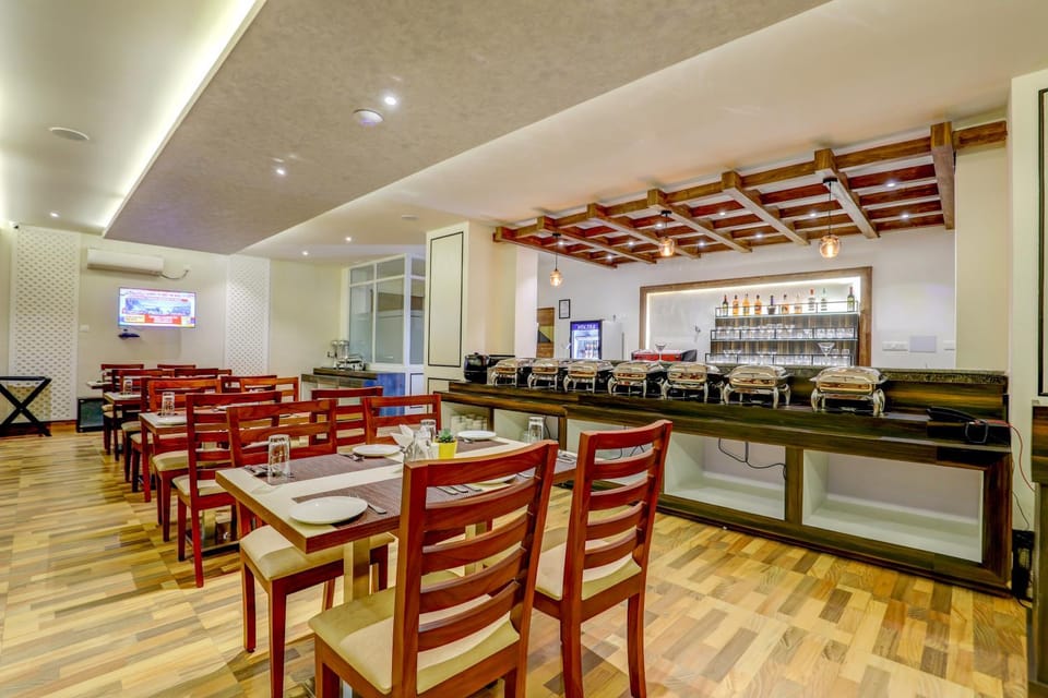 Restaurant/places to eat, TV and multimedia