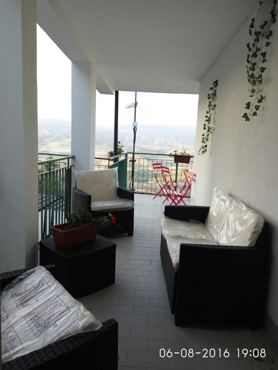 Balcony/Terrace, City view, Mountain view, Sea view, Street view