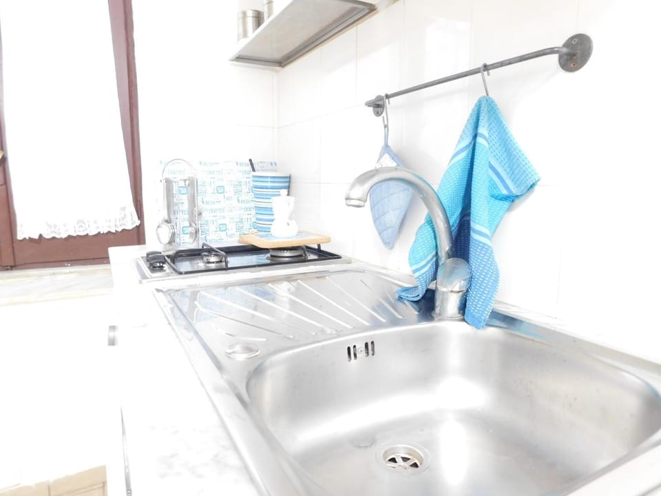 Kitchen or kitchenette, washing machine