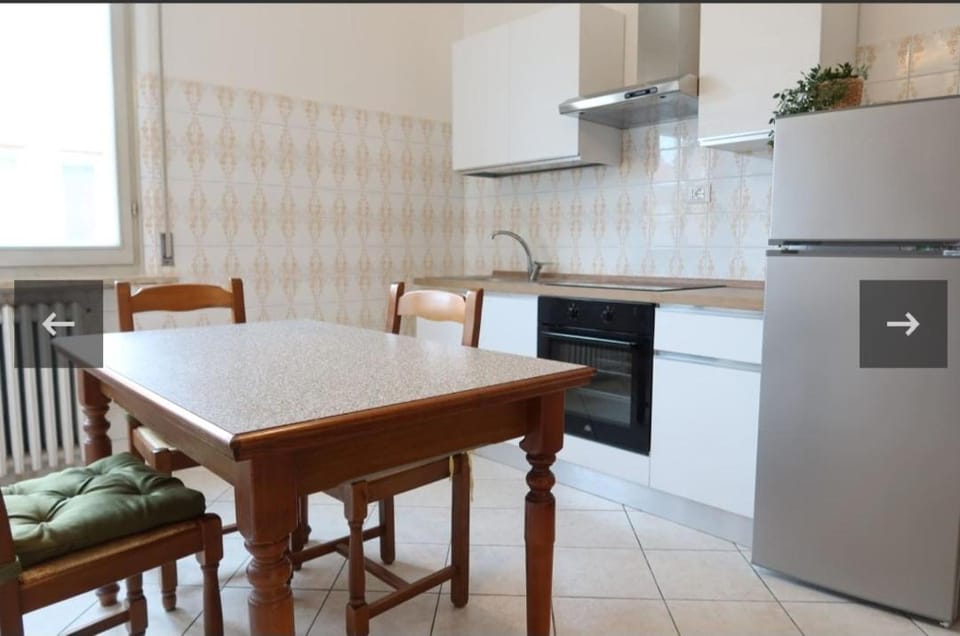 Kitchen or kitchenette, Dining area, minibar, pet friendly, stove