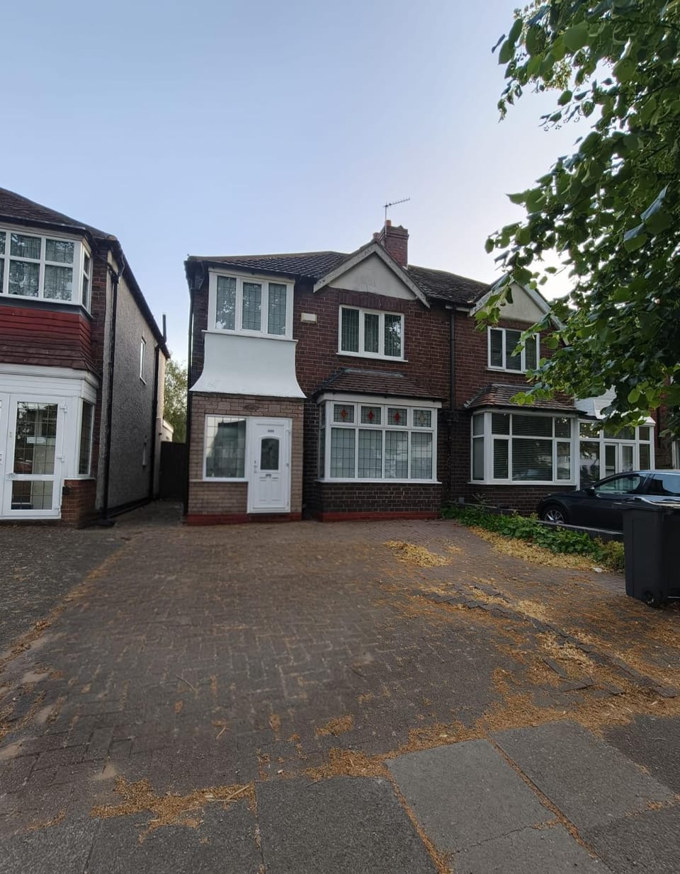 2 VAN Parking 3 BDR - 2 Kings 2 Singles- Fantastic House South Birmingham - NR Edgbaston Solihull Central Birmingham NEC BHX Airport- By Samina, ARZ Stays House in Shirley