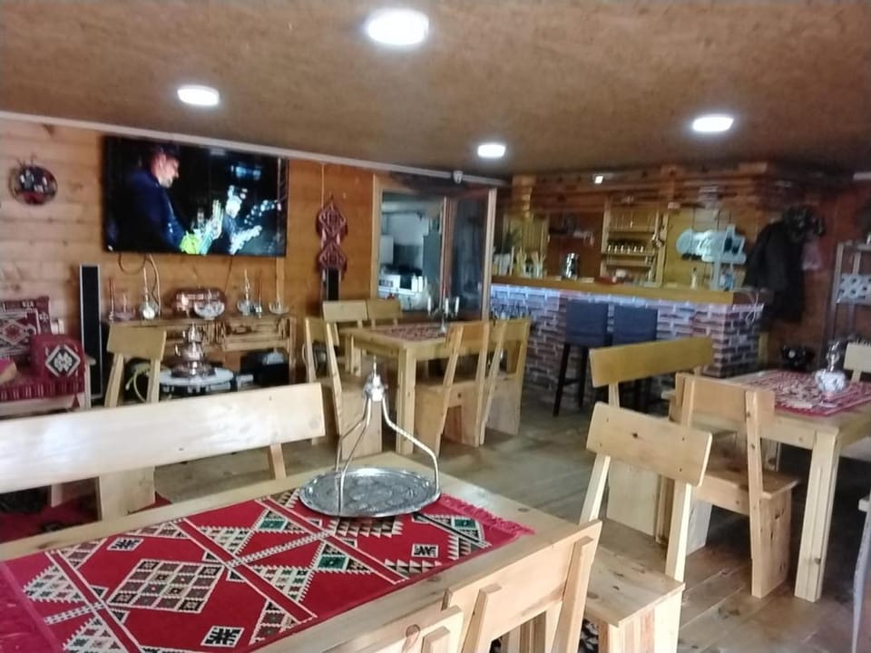 Restaurant/places to eat, Communal lounge/ TV room, Seating area
