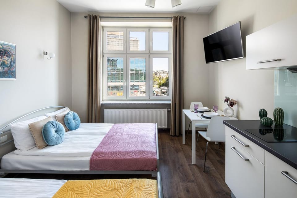 Bed, TV and multimedia, Kitchen or kitchenette, Photo of the whole room