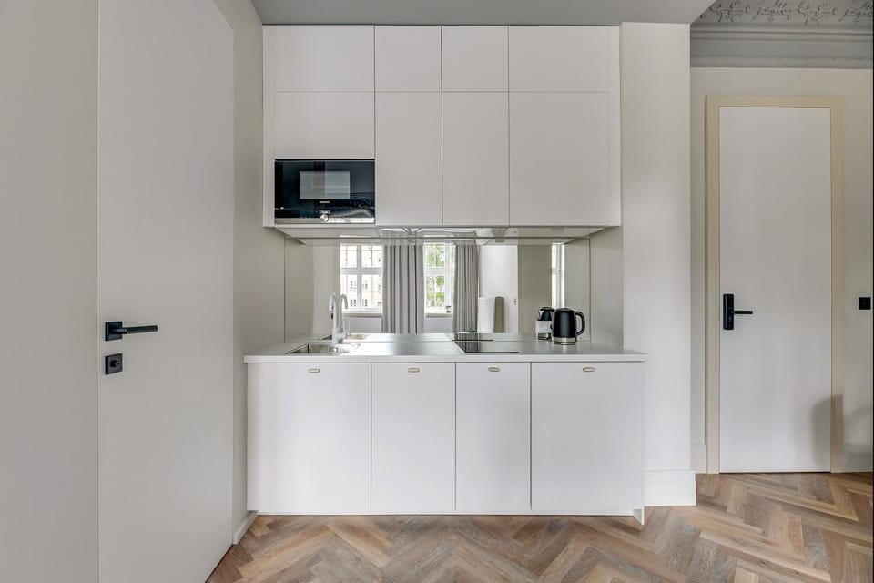 Coffee/tea facilities, Kitchen or kitchenette, Other, Other, Other, Seating area, dishwasher, stove, towels, towels, kitchen