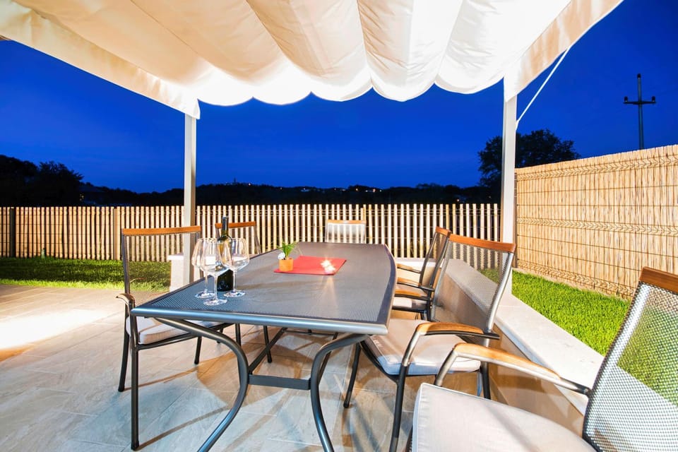 Patio, View (from property/room), Balcony/Terrace, Seating area, Dining area