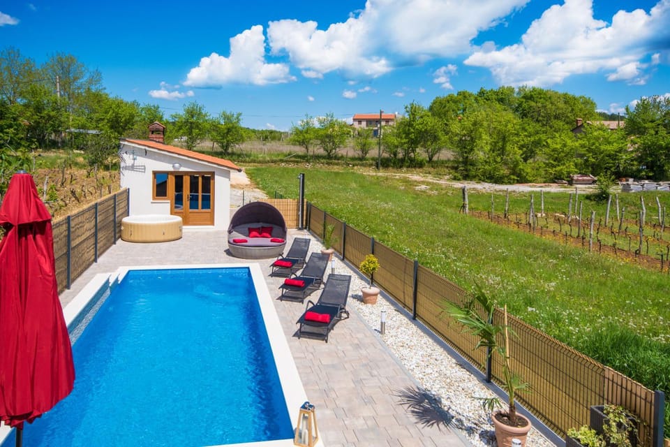 Patio, Day, Natural landscape, Garden, Garden view, Pool view, Swimming pool, sunbed