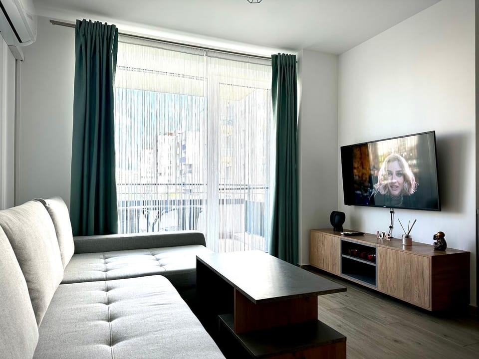 Communal lounge/ TV room, TV and multimedia, Living room, Seating area