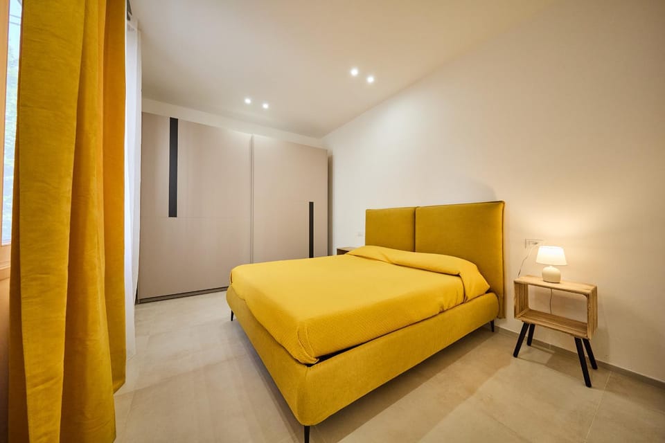 Bed, Photo of the whole room, wardrobe