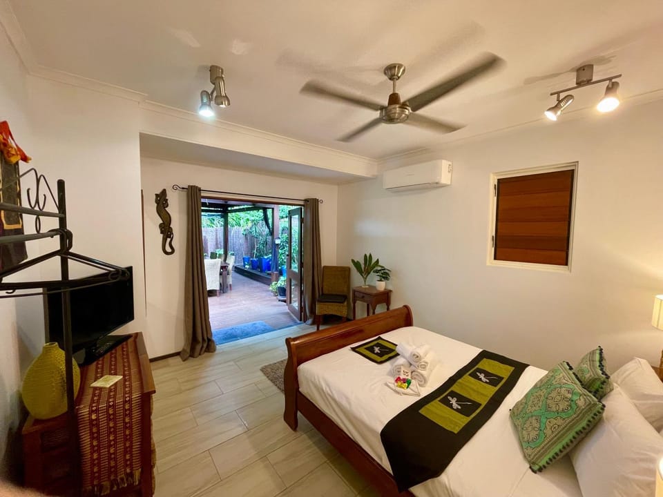 Photo of the whole room, Bedroom, fireplace, air conditioner