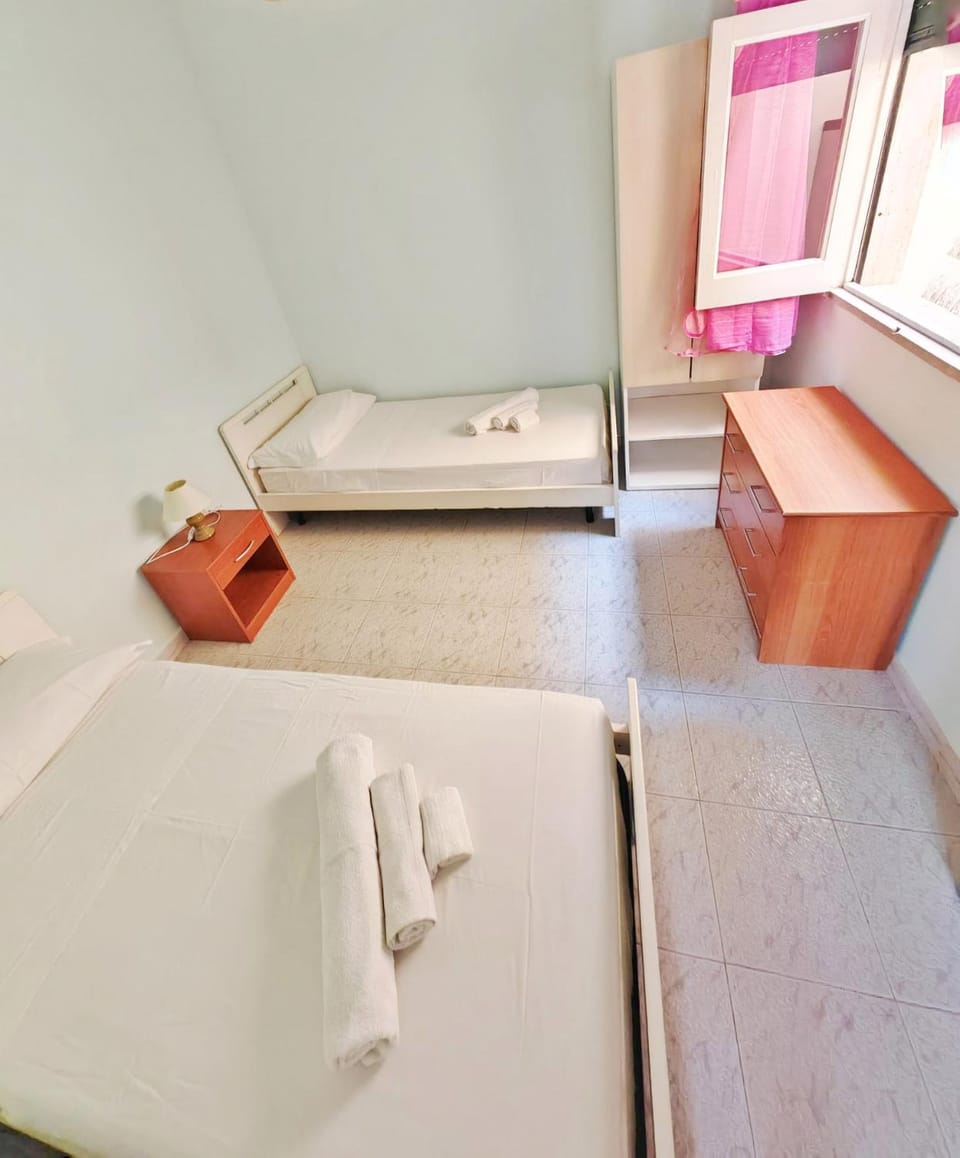 Travelliving •Casa Margarita•, Beachfront Apartment in Marina di Ragusa