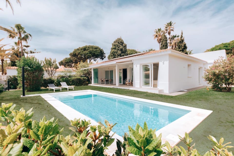 Garden, Garden view, Pool view, Swimming pool, sunbed