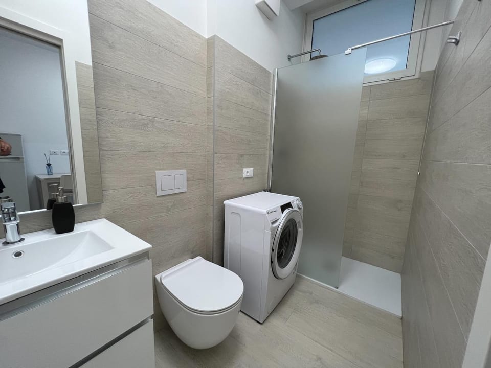 Shower, Toilet, Bathroom, washing machine