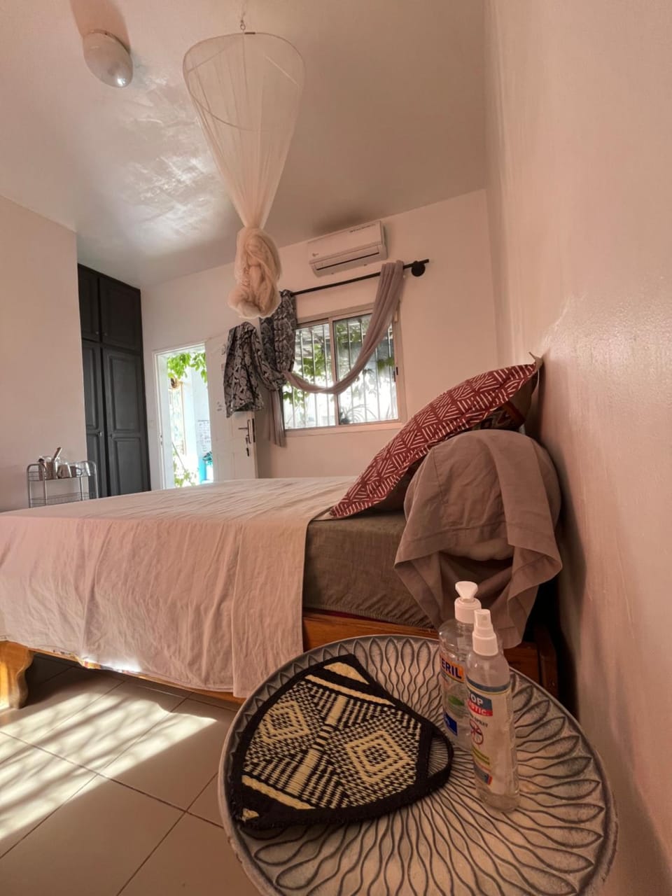 Bed, Photo of the whole room, Bedroom, air conditioner