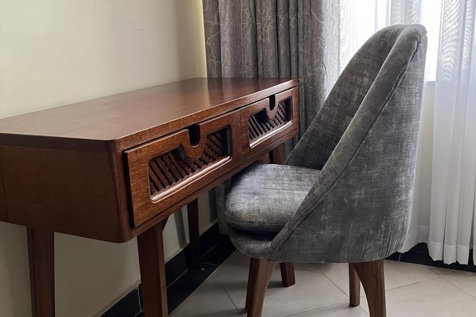 1 Bed Apt Sleeps 2 - Indoor Pool - Enclosed Garden Apartment in Nairobi County