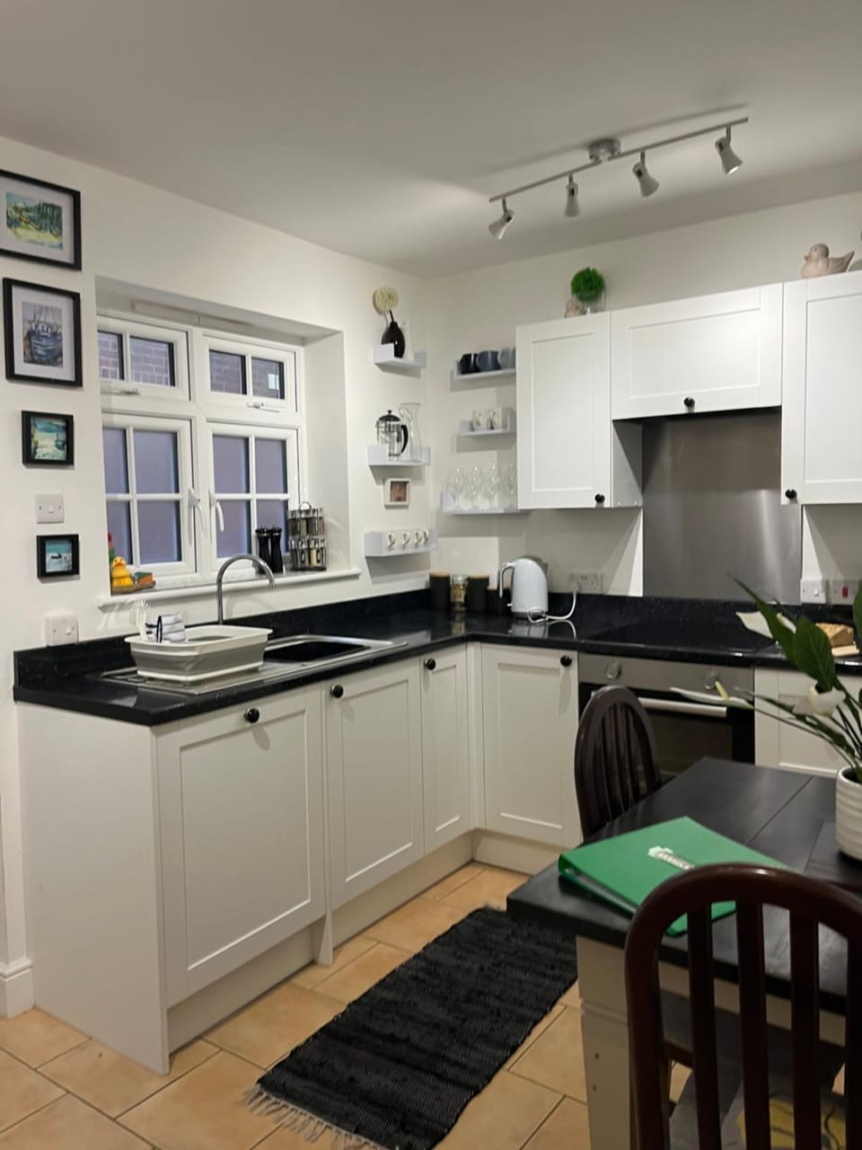 Kitchen or kitchenette, Dining area, dishwasher, stove