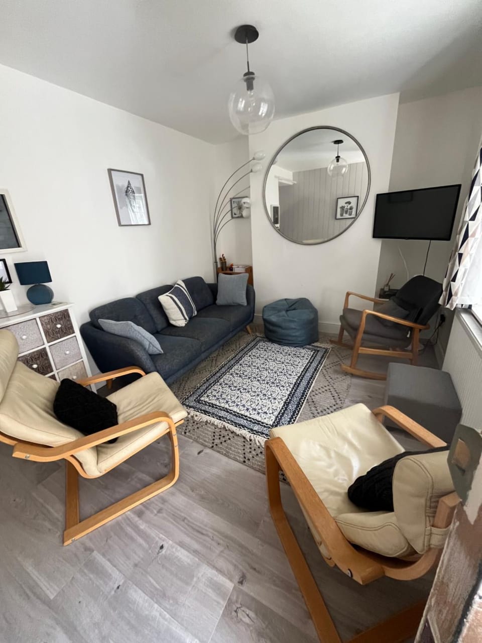 TV and multimedia, Living room, Seating area