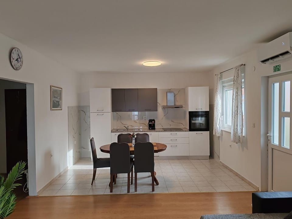 Seaview Relax Apartment, Kastel Gomilica Apartment in Šibenik-Knin County, Croatia