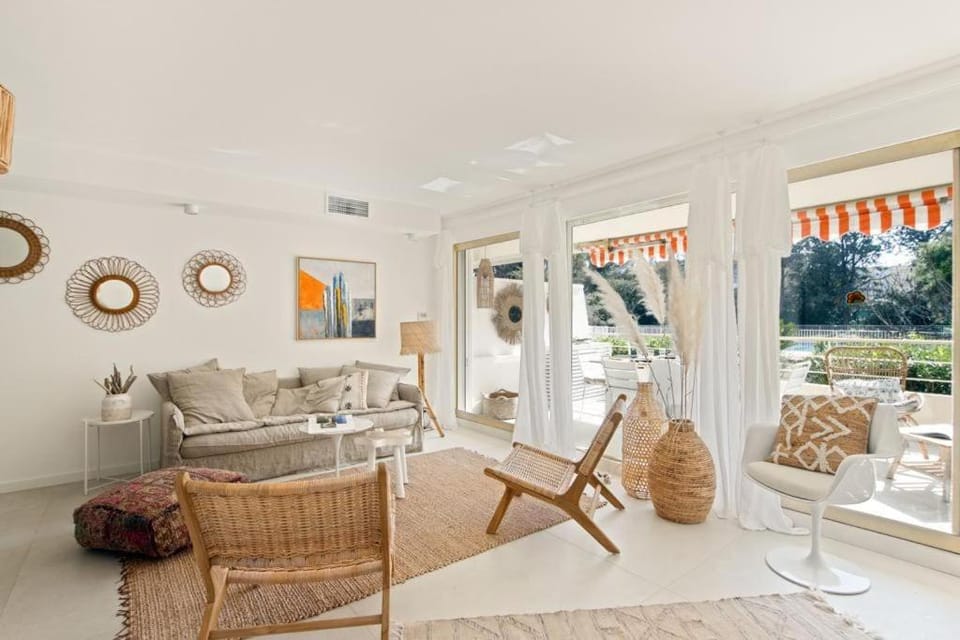 Saint Tropez Superbe appartement rénove 2023 AC centre ville mer 100m Apartment in Saint-Tropez