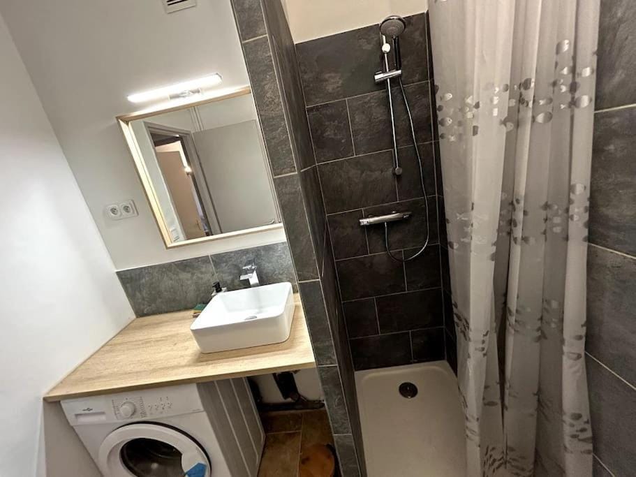 Shower, Bathroom, washing machine