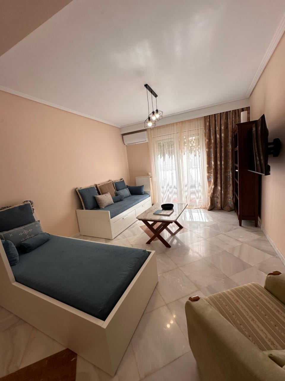 TV and multimedia, Living room, Seating area