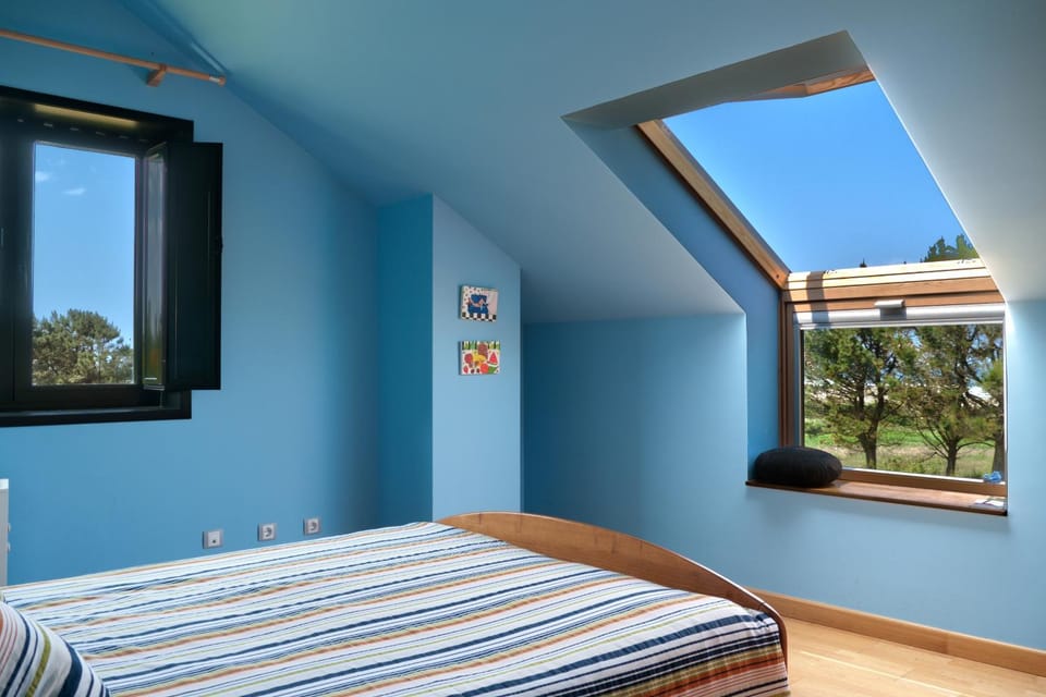 Photo of the whole room, Bedroom