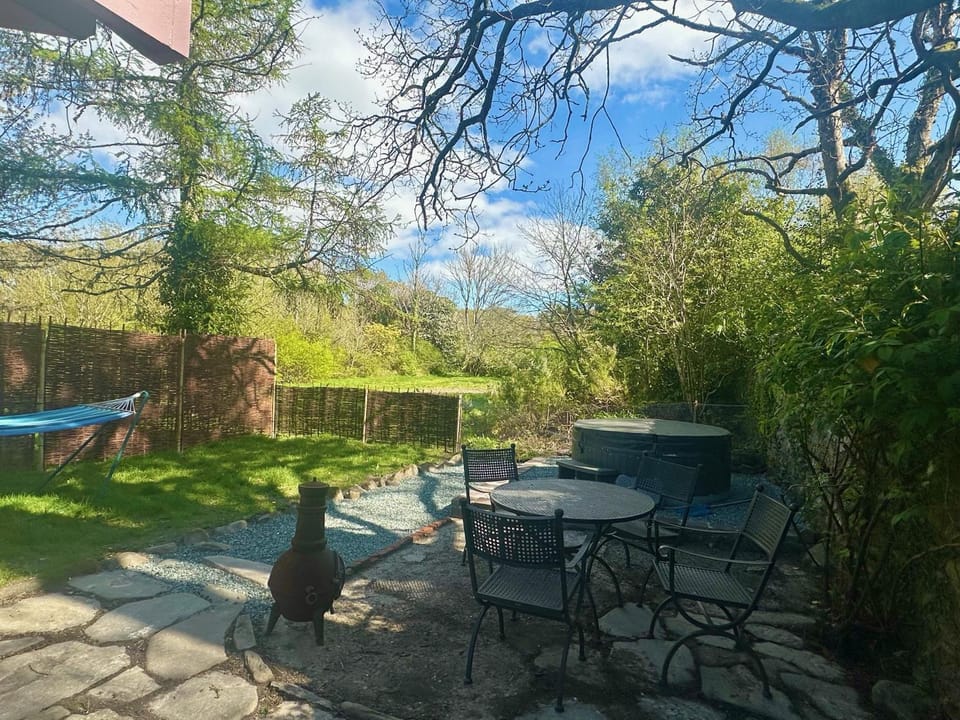 Property building, Patio, Garden, Hot Tub, Garden view