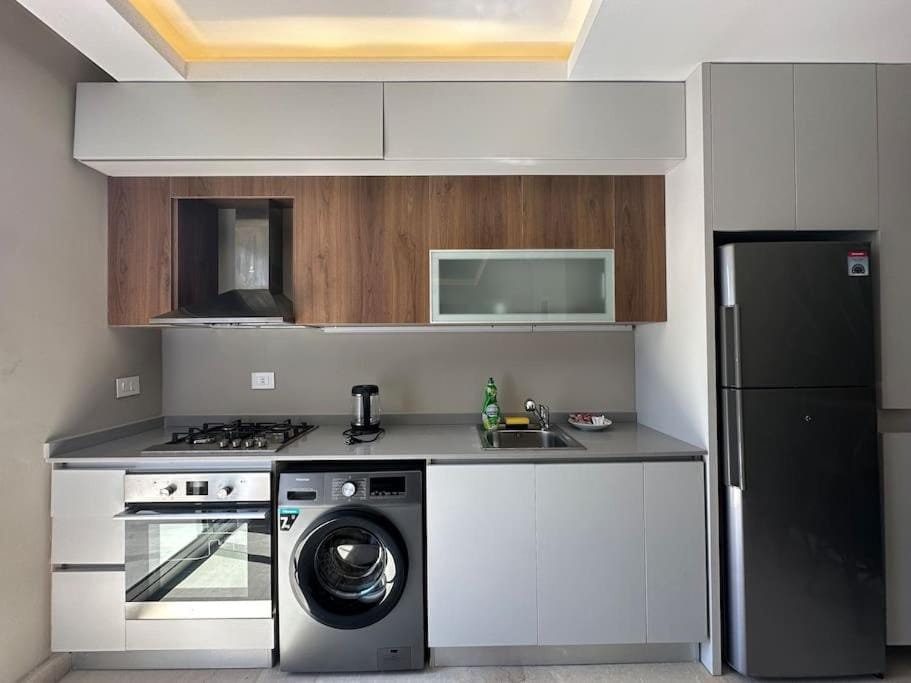 Coffee/tea facilities, Kitchen or kitchenette, oven, stove, washing machine