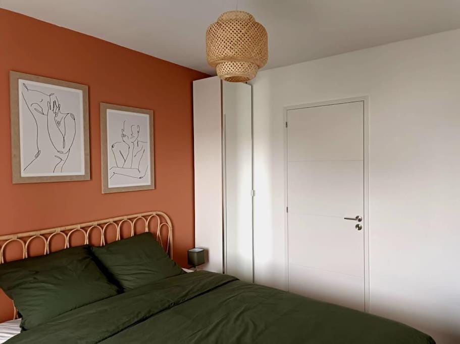 Bed, Photo of the whole room, Bedroom, wardrobe