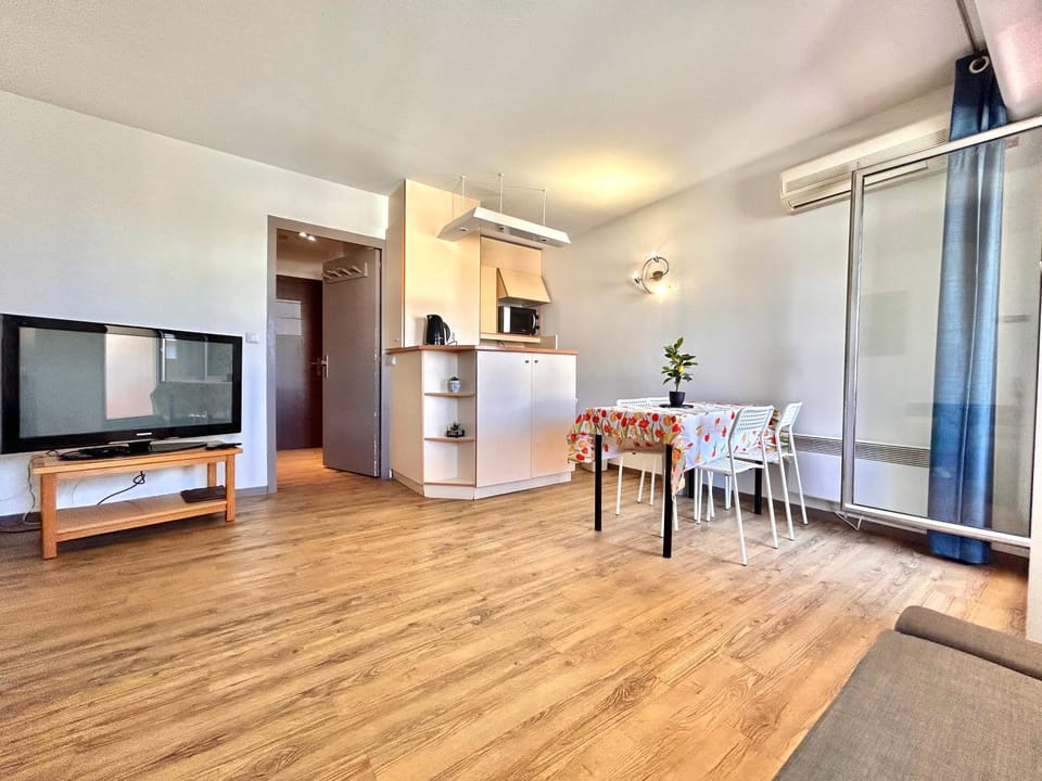 Azur- 4 pers Hyper centre - Plage à 2 mn à pied - Terrasse Apartment in Saint-Raphael