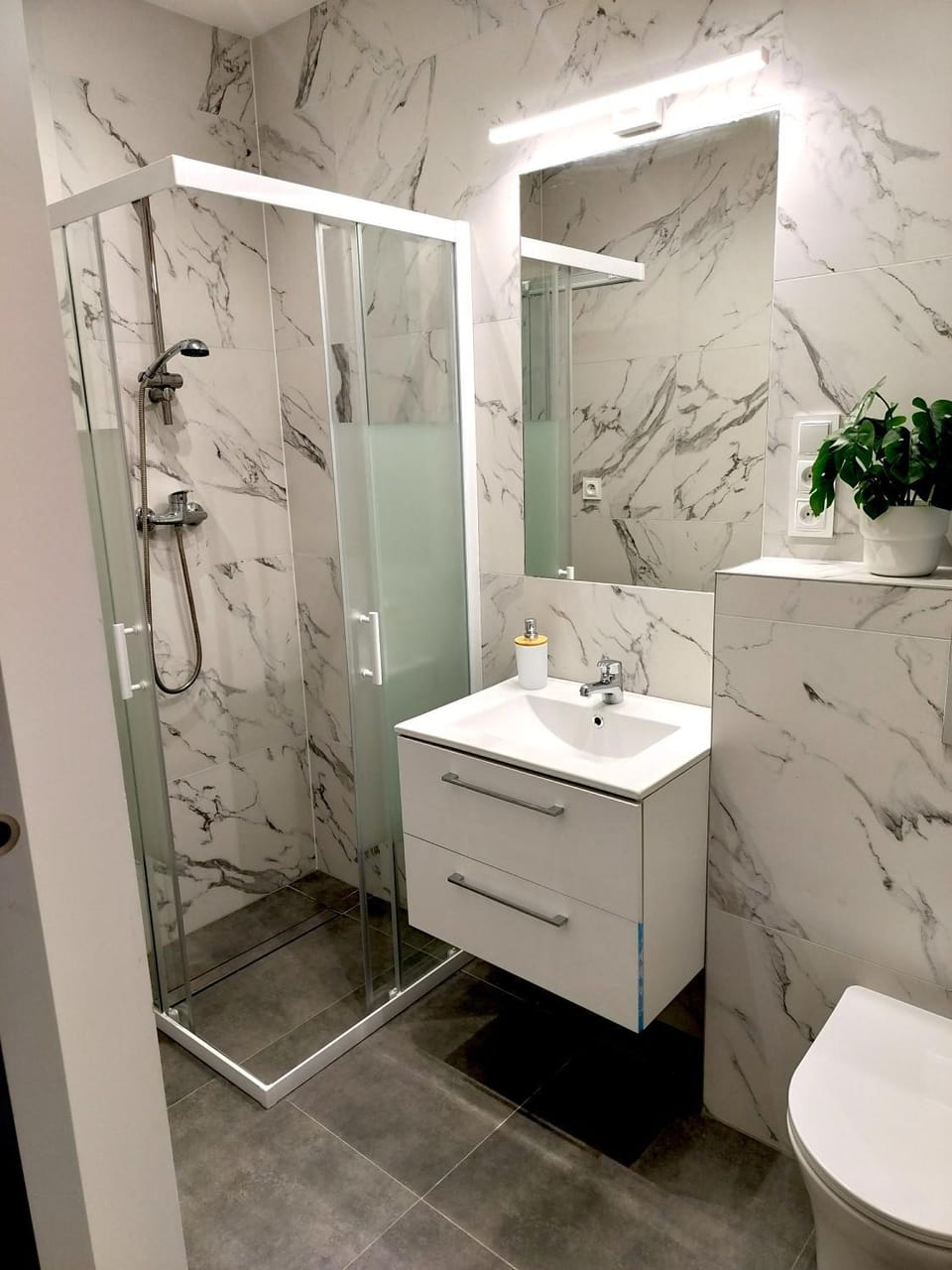 Noclegi Duet House Green Harmony Studio wejście na kod CENTRUM Ptak, Orientarium, Mandoria, Fala, Centrum Zdrowia Matki Polki, bezpłatny parking, klimatyzacja Apartment in Masovian Voivodeship