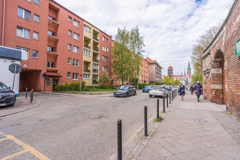 Street view, Location, Parking