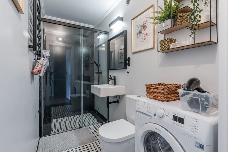 Shower, Toilet, Bathroom, washing machine, dryer