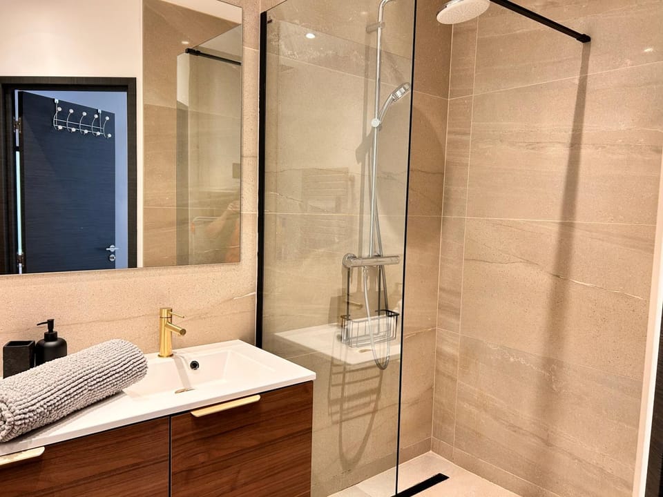 Exception- 6 pers NEUF Hyper centre - Clim Apartment in Saint-Raphael