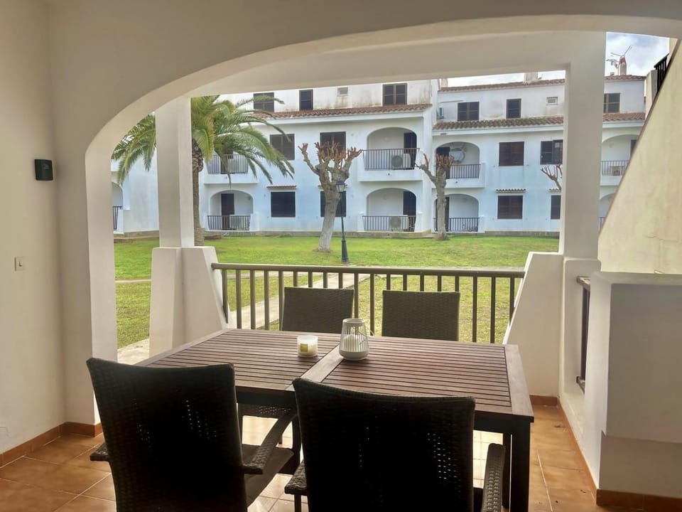 Enjoy Cala Porter en complejo vacacional. Apartment in Balearic Islands