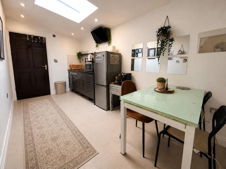 Twickenham 1-Bed Suit Apartment in Twickenham