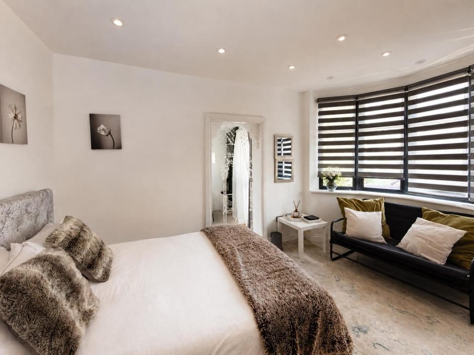 Twickenham 1-Bed Suit Apartment in Twickenham