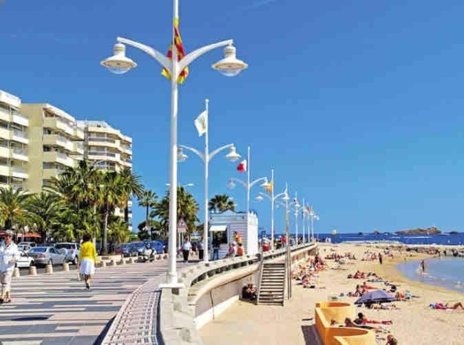 Soleil- 4 pers Hyper centre Plage - 2 min - Terrasse Apartment in Saint-Raphael