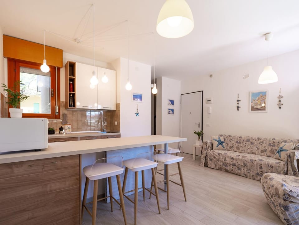 Kitchen or kitchenette, Living room, Seating area, Dining area, minibar