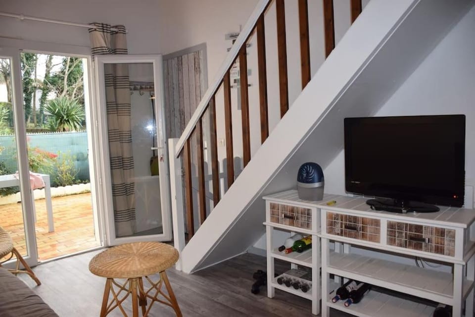 Communal lounge/ TV room, TV and multimedia, Living room, Seating area