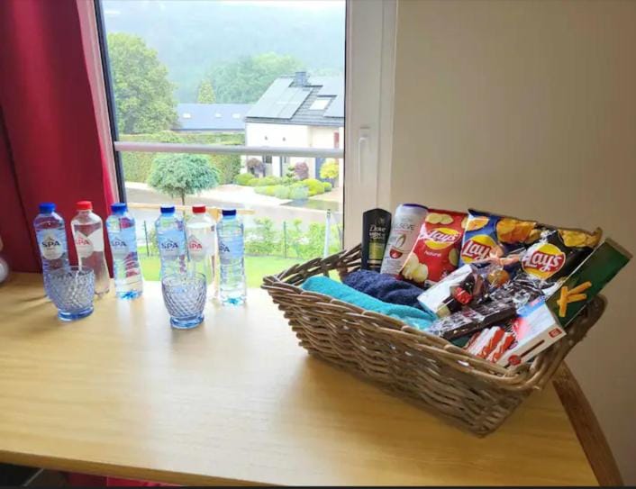 Chambre double proche du circuit Bed and Breakfast in Wallonia, Belgium