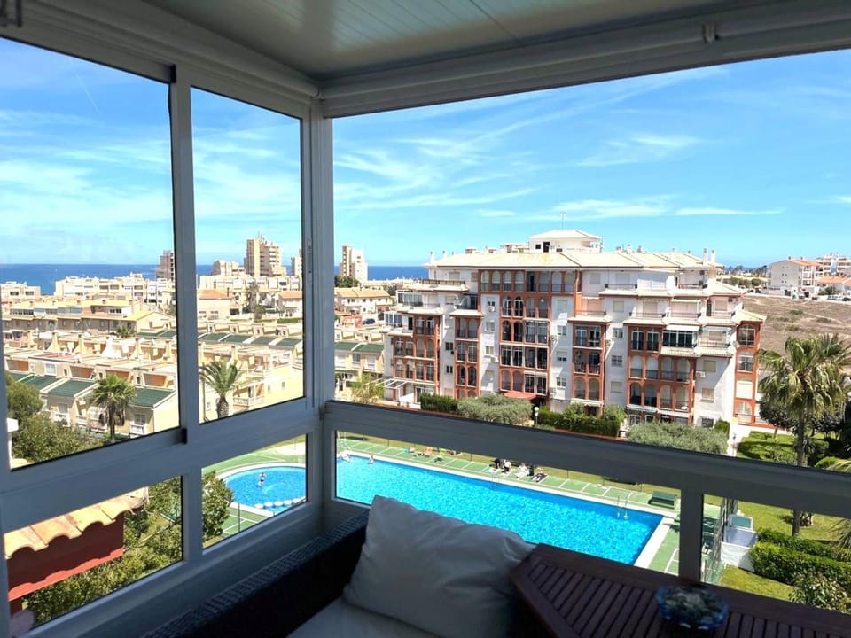 Pool view, Sea view