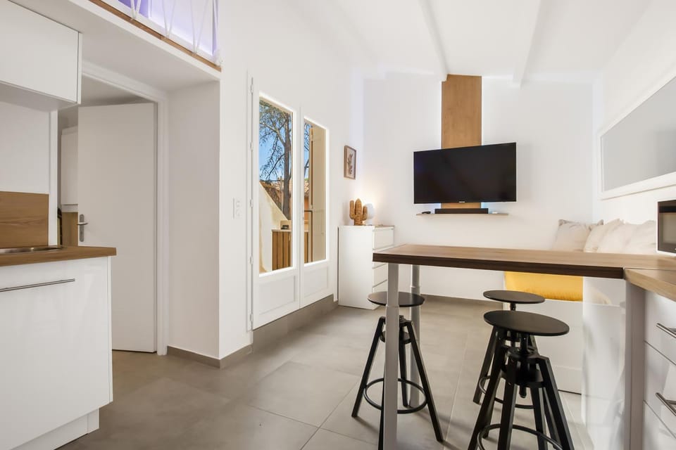 TV and multimedia, Dining area