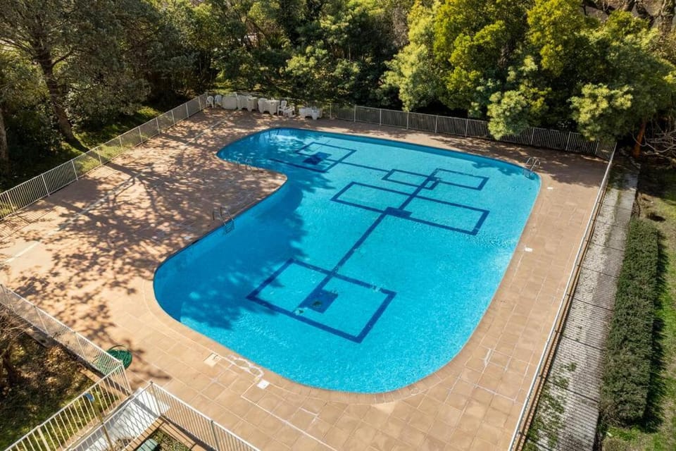 Day, Swimming pool